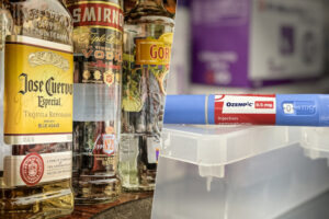 Si la industria del alcohol no tuviera ya suficientes problemas, ahora se ha encontrado con uno más: Ozempic
