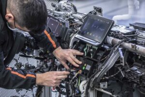 Cataluña está decidida a liderar la reconversión y las venta del coche eléctrico. Su gran objetivo se llama Madrid