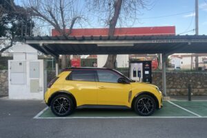 el coche eléctrico lo tenía complicado en España pero sin Plan MOVES a la vista se desangra