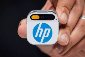 El primer gran fiasco en la era de la IA es el AI Pin de Humane. HP ha puesto el último clavo en su ataúd