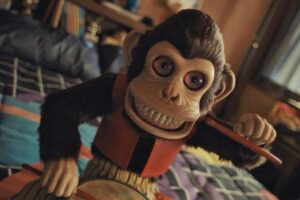 El retorno de Vigalondo entre monos cabroncetes y ositos entrañables. Lo mejor y lo peor de los estrenos de cine