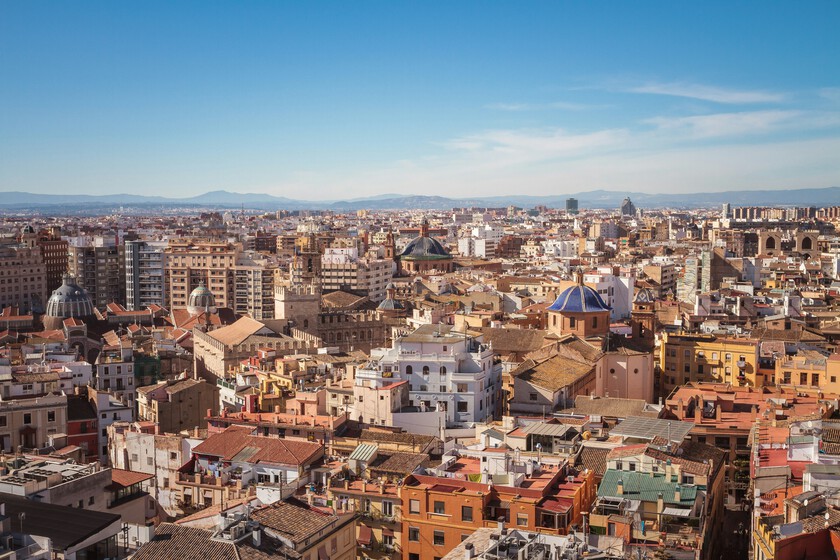 Valencia afronta un grave problema con la vivienda. Así que alguien ha tenido una idea: construir en más altura