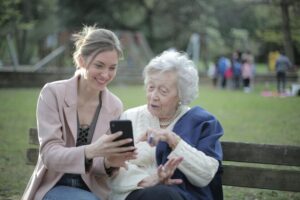 la edad no nos hace más irritables, más bien al contrario