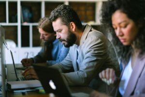 Ya sabemos para qué está utilizando la gente la IA realmente en el trabajo: para traducir textos