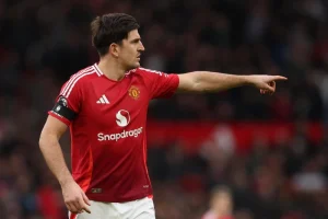 Manchester (United Kingdom), 01/02/2025.- Harry Maguire of Manchester United reacts during the English Premier League match between Manchester United and Crystal Palace in Manchester, Britain, 02 February 2025. (Reino Unido) EFE/EPA/ADAM VAUGHAN EDITORIAL USE ONLY. No use with unauthorized audio, video, data, fixture lists, club/league logos, 'live' services or NFTs. Online in-match use limited to 120 images, no video emulation. No use in betting, games or single club/league/player publications.