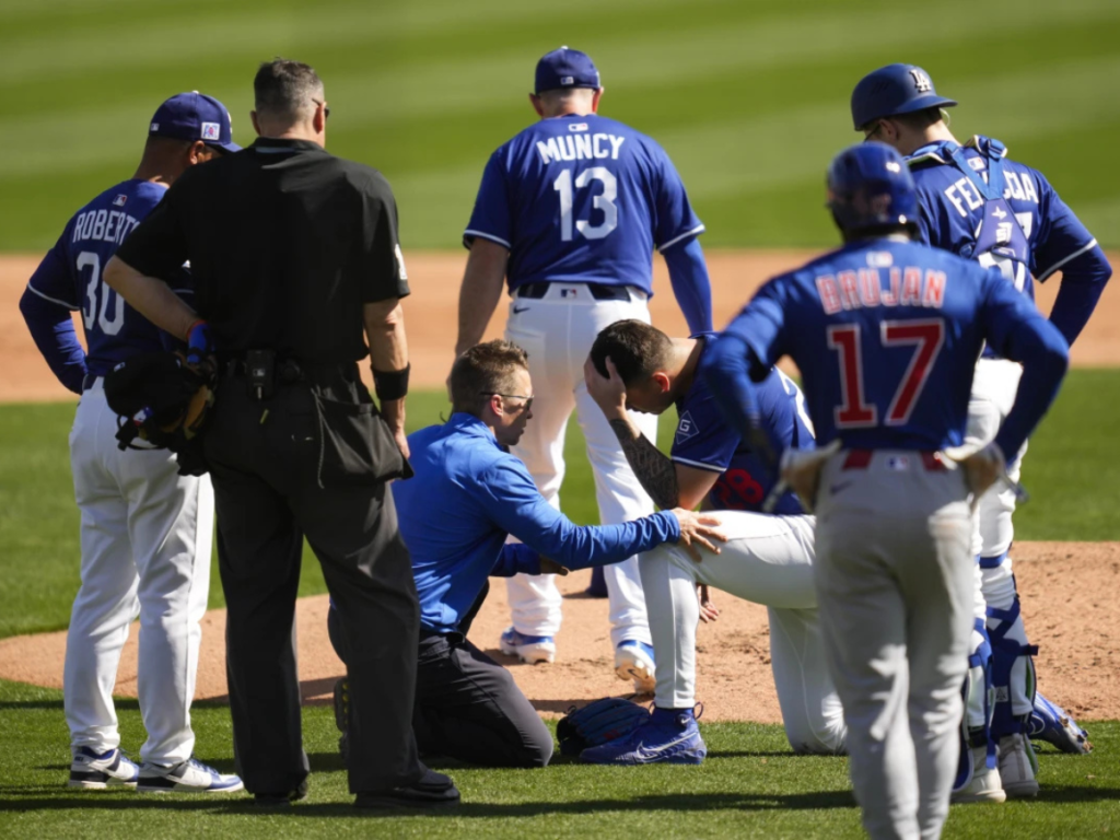 Bobby Miller está sin fracturas tras recibir pelotazo