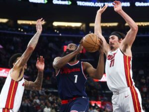 James Harden pletórico en triunfo de Clippers
