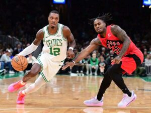 Lonnie Walker IV firma con los 76ers