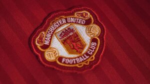 Manchester United y su espectacular uniforme retro