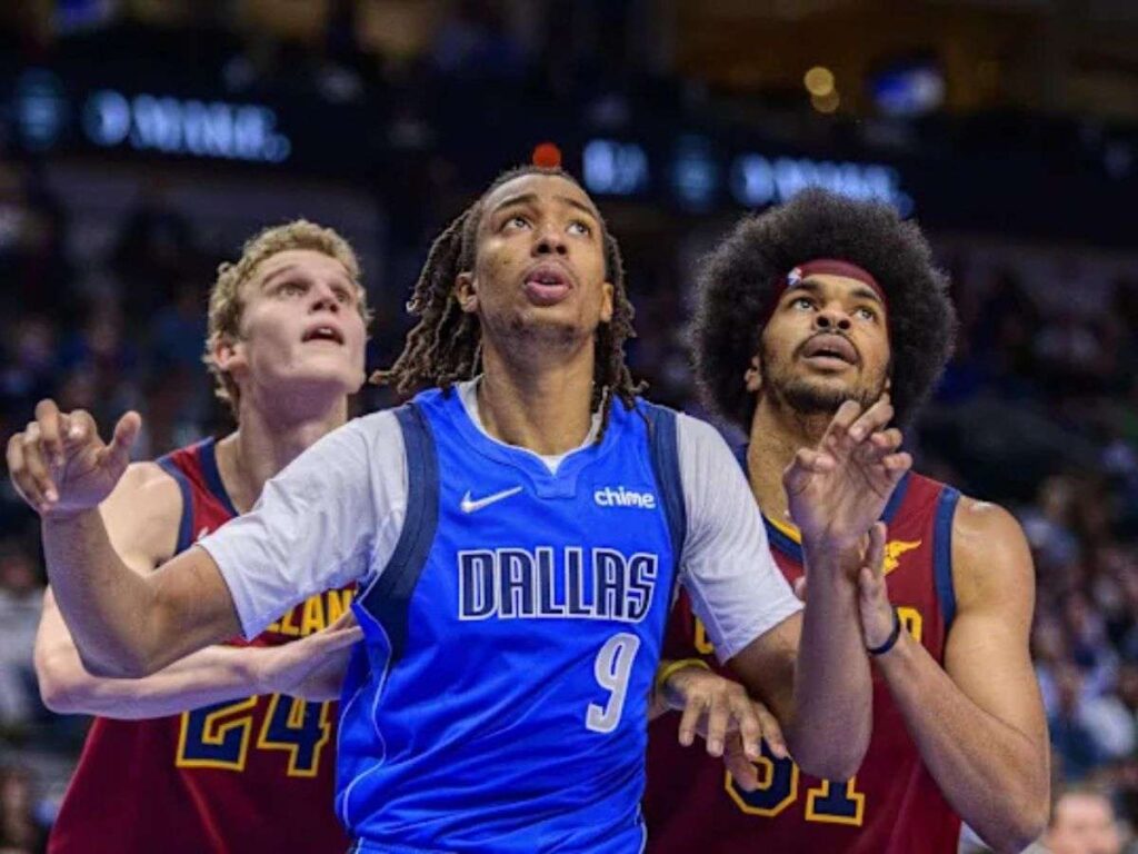 Mavericks suman a Moses Brown al equipo