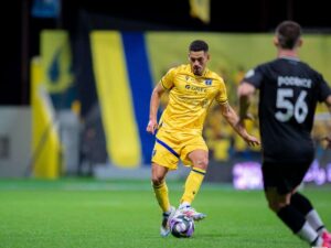 Renné Rivas sigue brillando con Al-Taawon