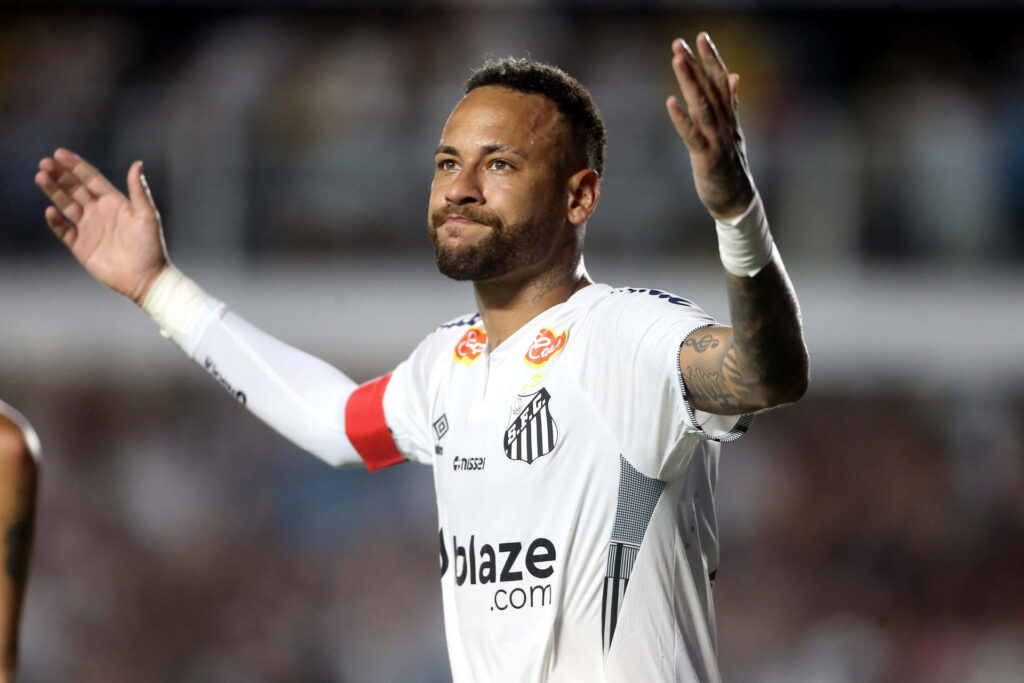 Neymar, del Santos, celebra un gol este domingo, durante un partido del Campeonato Paulista entre Santos y Agua Santa en el Estadio Urbano Caldeira en Santos (Brasil). EFE/ Guilherme Dionizio