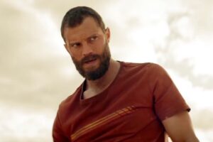 Jamie Dornan sale de las sombras con una serie de apenas seis capítulos que apunta para convertirse en la más vista de Netflix en México