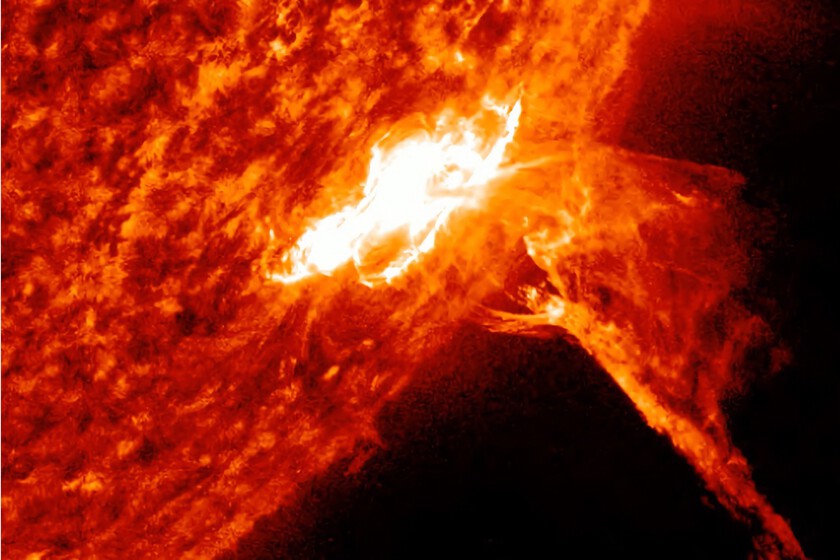 Una erupción solar ha provocado apagones de radio en Australia. Las manchas del Sol indican que vienen más