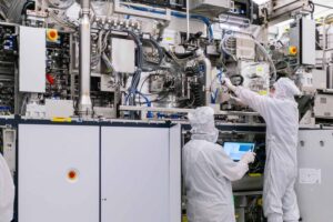El nuevo equipo de litografía de ASML divide a los fabricantes de chips. TSMC se plantea no usarlo hasta 2030