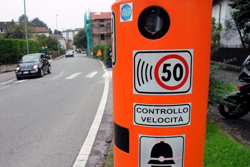 El pueblo italiano de 120 habitantes que puso 58.000 multas de velocidad en 10 días por el miedo de sus vecinos