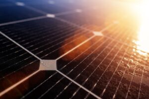 Emiratos financió un estudio para saber si puede provocar la lluvia en el desierto con granjas solares. La respuesta es sí