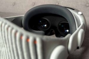 Llevo más de 20 años analizando las mejores teles del mercado. Ahora he probado las Vision Pro y para cine me han enamorado
