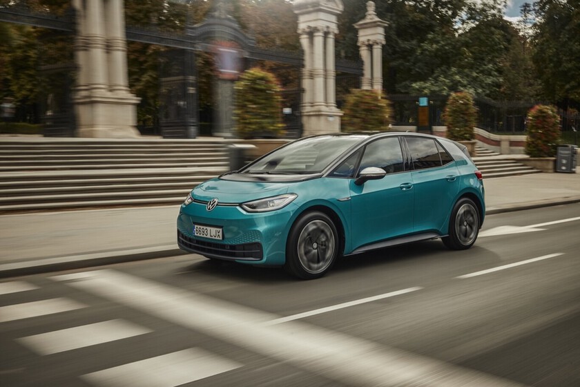Volkswagen continua su contraataque a Tesla y rebaja de forma agresiva sus coches eléctricos