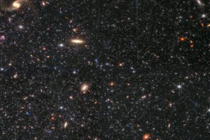 Hace 13.000 millones de años el universo estaba mucho más caliente. Y el Webb acaba de encontrar una de las consecuencias de esto