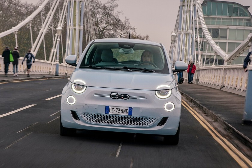 Francia lanzó un programa de "leasing social" para acceder al coche eléctrico. Ha muerto literalmente de éxito