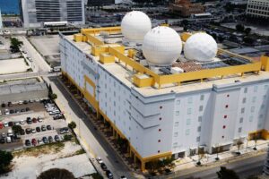 El centro neurálgico de internet para toda América Latina está en Miami y es literalmente una fortaleza: el NAP