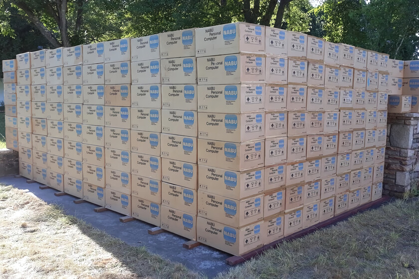 Hace 20 años alguien escondió 2.000 ordenadores en un granero. Hoy se venden en eBay a 100 dólares cada uno