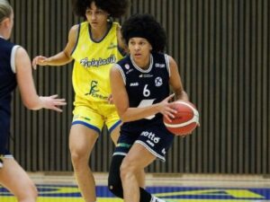 Wallen rozó el triple-doble en triunfo del Keflavík