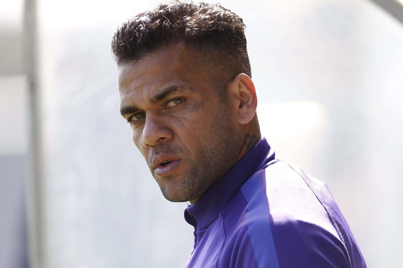 Dani Alves es condenado a 4 años y medio de cárcel por violación
