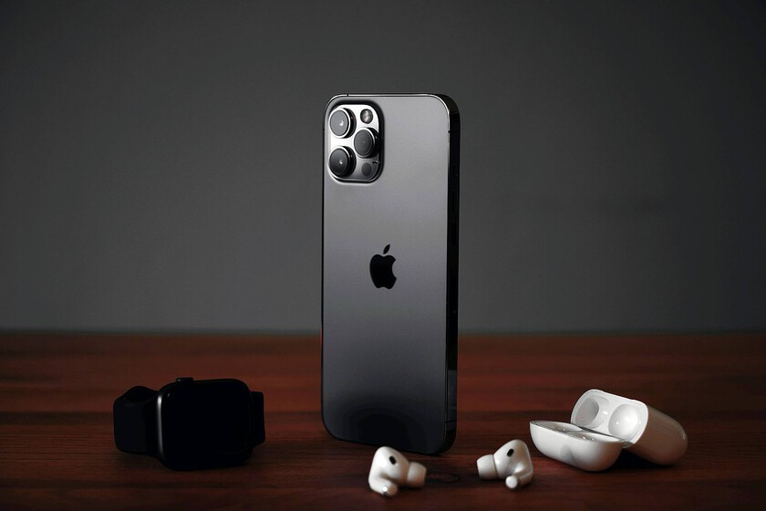 explora tímidamente el desarrollo de un anillo inteligente y unas gafas conectadas