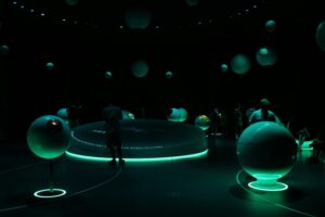 Los científicos llevan décadas sin ponerse de acuerdo sobre el fin del universo. Ahora el CERN quiere simularlo
