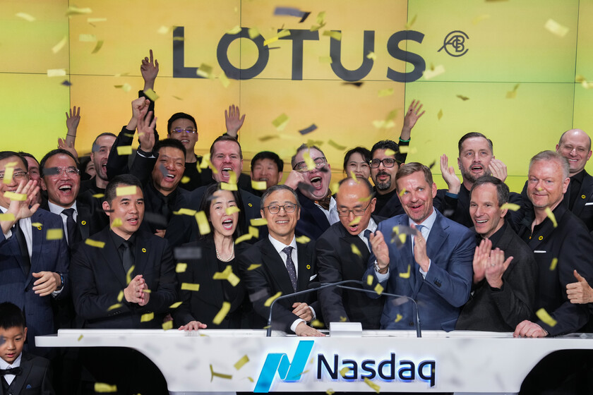 Lotus nos conquistó con sus deportivos ligeros. Ahora sale a bolsa como marca china y el SUV eléctrico por bandera
