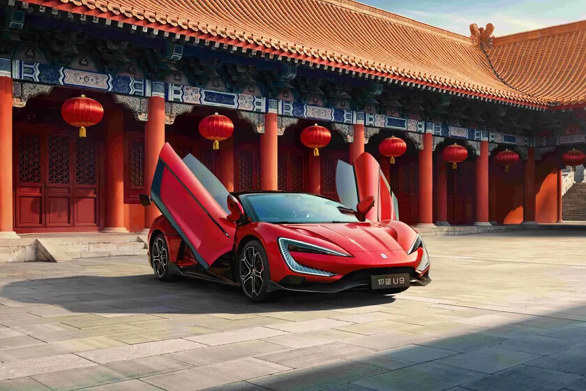 BYD ya tiene un superdeportivo eléctrico de 1.300 CV. Es un dardo a un Tesla Roadster que no ve la luz