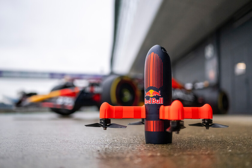 Así es el dron capaz de seguir al Fórmula 1 de Verstappen. Un avance drástico para las retransmisiones deportivas