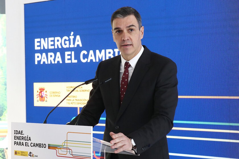 El desplome del precio de la luz tenía una condición impuesta por el gobierno: la subida al 21% del IVA