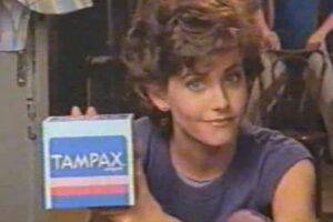 La palabra maldita sobre la menstruación que Courteney Cox dijo en los años 80 y lo cambió todo