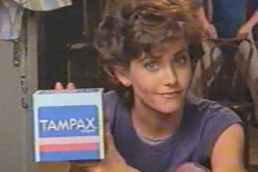 La palabra maldita sobre la menstruación que Courteney Cox dijo en los años 80 y lo cambió todo