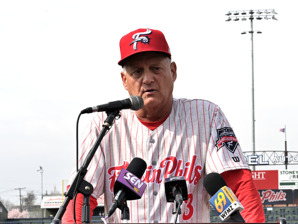 Pedrique repetirá como manager de Phillies