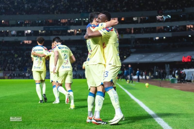 América se ve frustrado por decisiones arbitrales