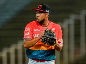Espinoza, Machado y Yajure debutan en Japón