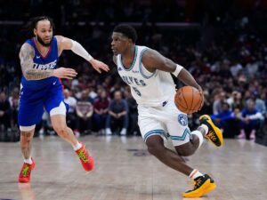 Wolves superan a Clippers en duelo de punteros
