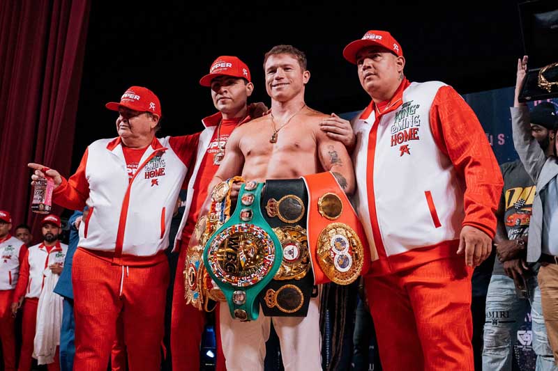 Acusan de mentir en la esquina de Canelo Álvarez