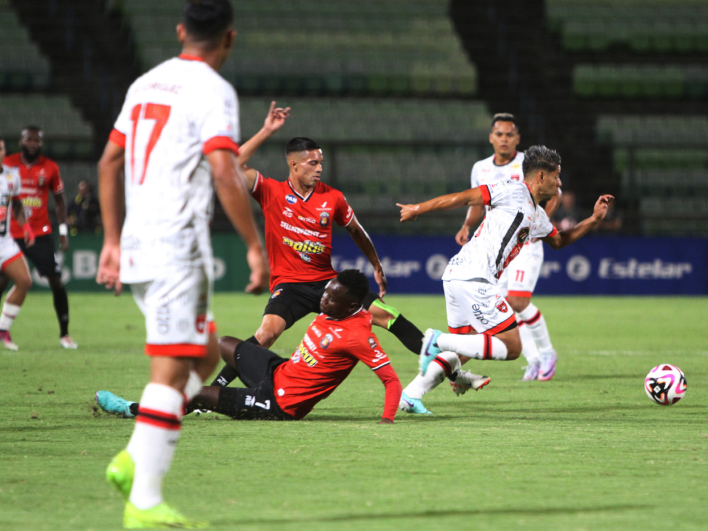 Caracas perdió su invicto con el gol de Richard Blanco