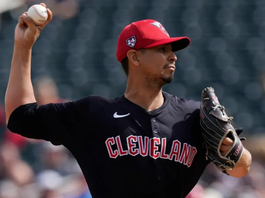 Carrasco feliz de volver a lanzar con Cleveland