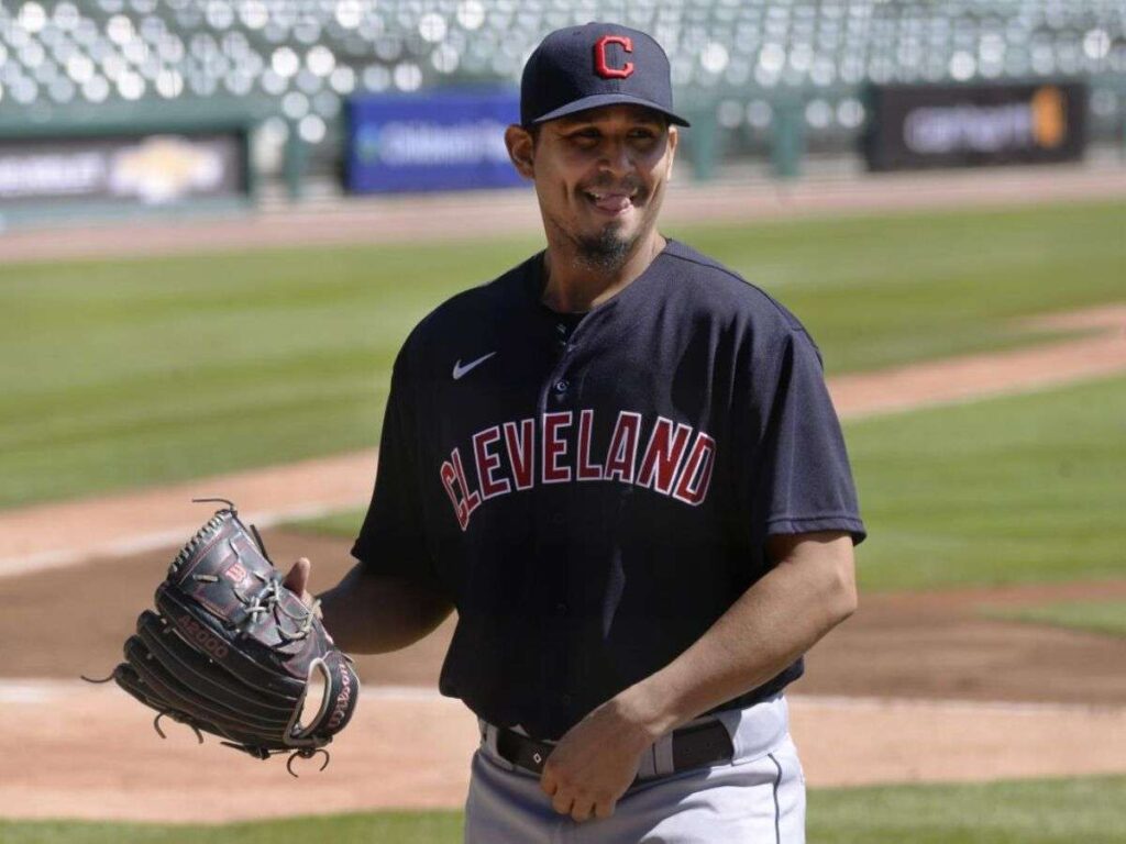 Carrasco lucha por ganarse un puesto con Cleveland