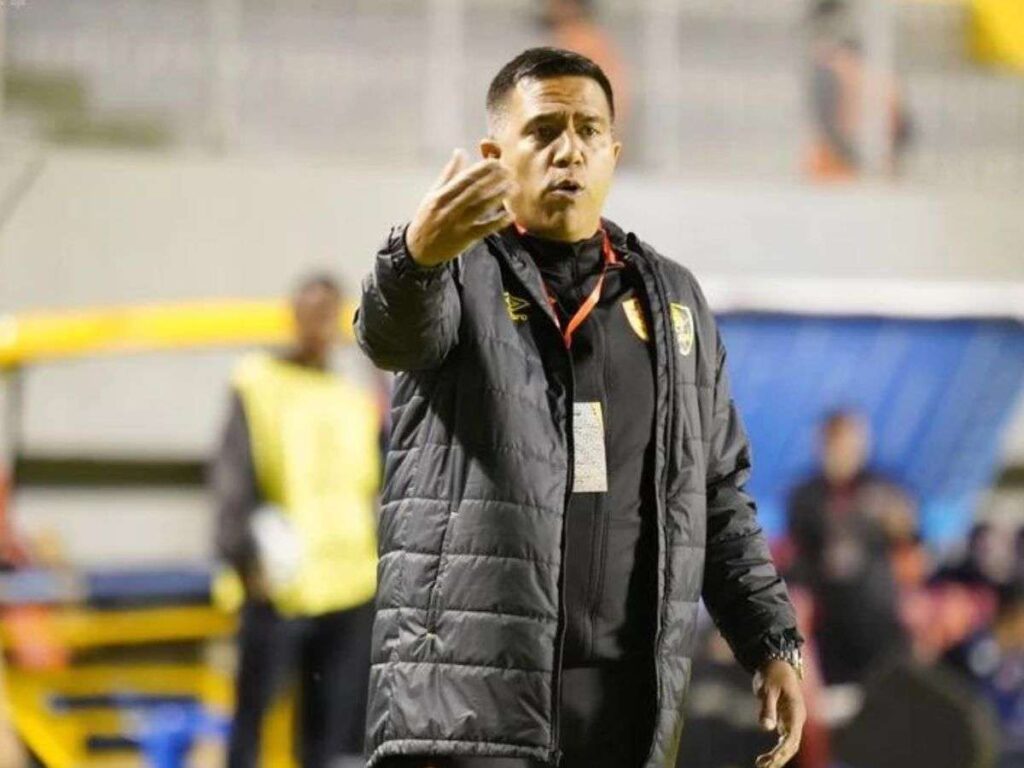 César Farías demanda al Aucas de Ecuador