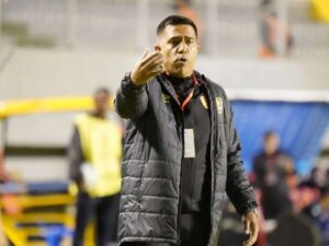 César Farías demanda al Aucas de Ecuador