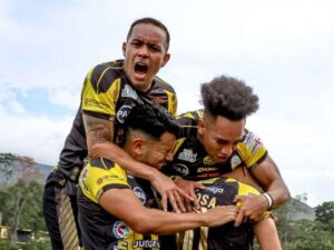 El Clásico Andino se ha teñido de aurinegro