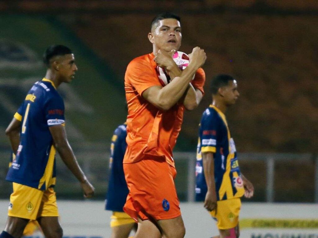 Angostura y La Guaira igualaron en Ciudad Bolívar