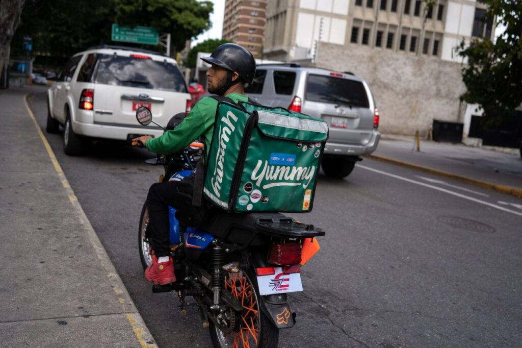 Gobierno cobrará el 1% de las entregas a domicilio (Delivery + Ipostel)